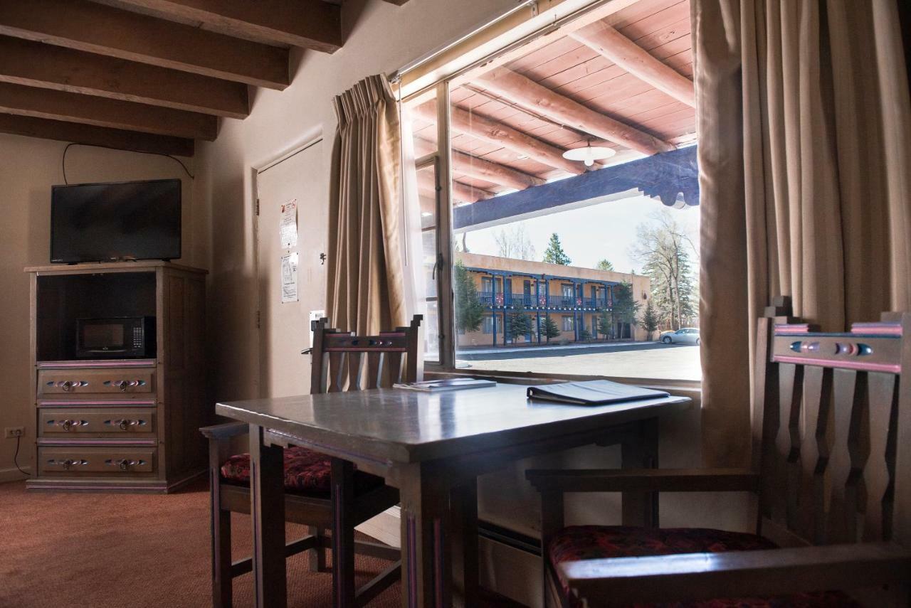 Kachina Lodge Resort And Meeting Center タオス エクステリア 写真