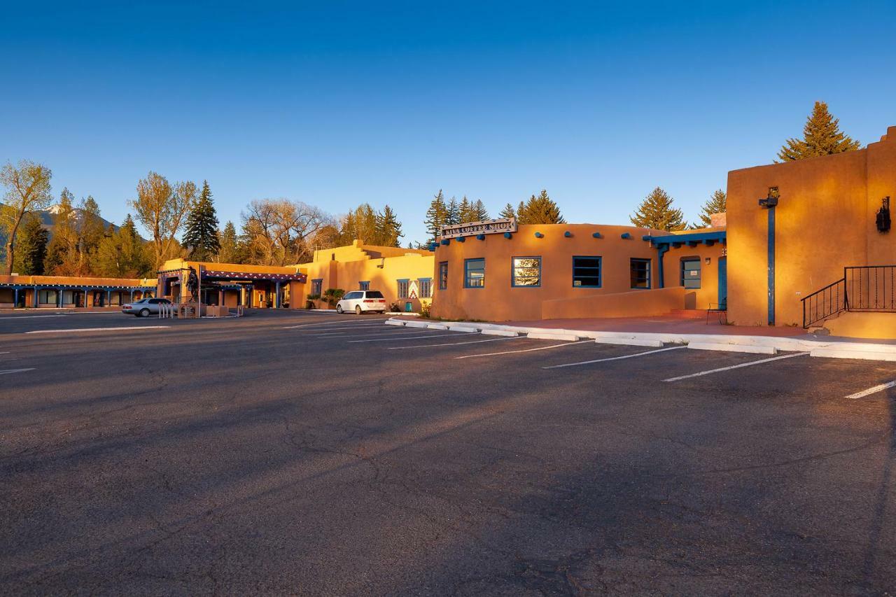 Kachina Lodge Resort And Meeting Center タオス エクステリア 写真