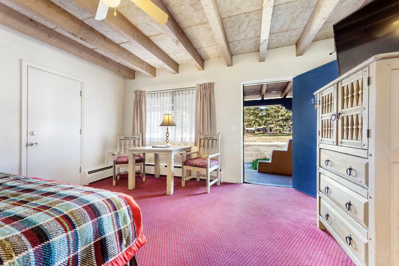 Kachina Lodge Resort And Meeting Center タオス エクステリア 写真