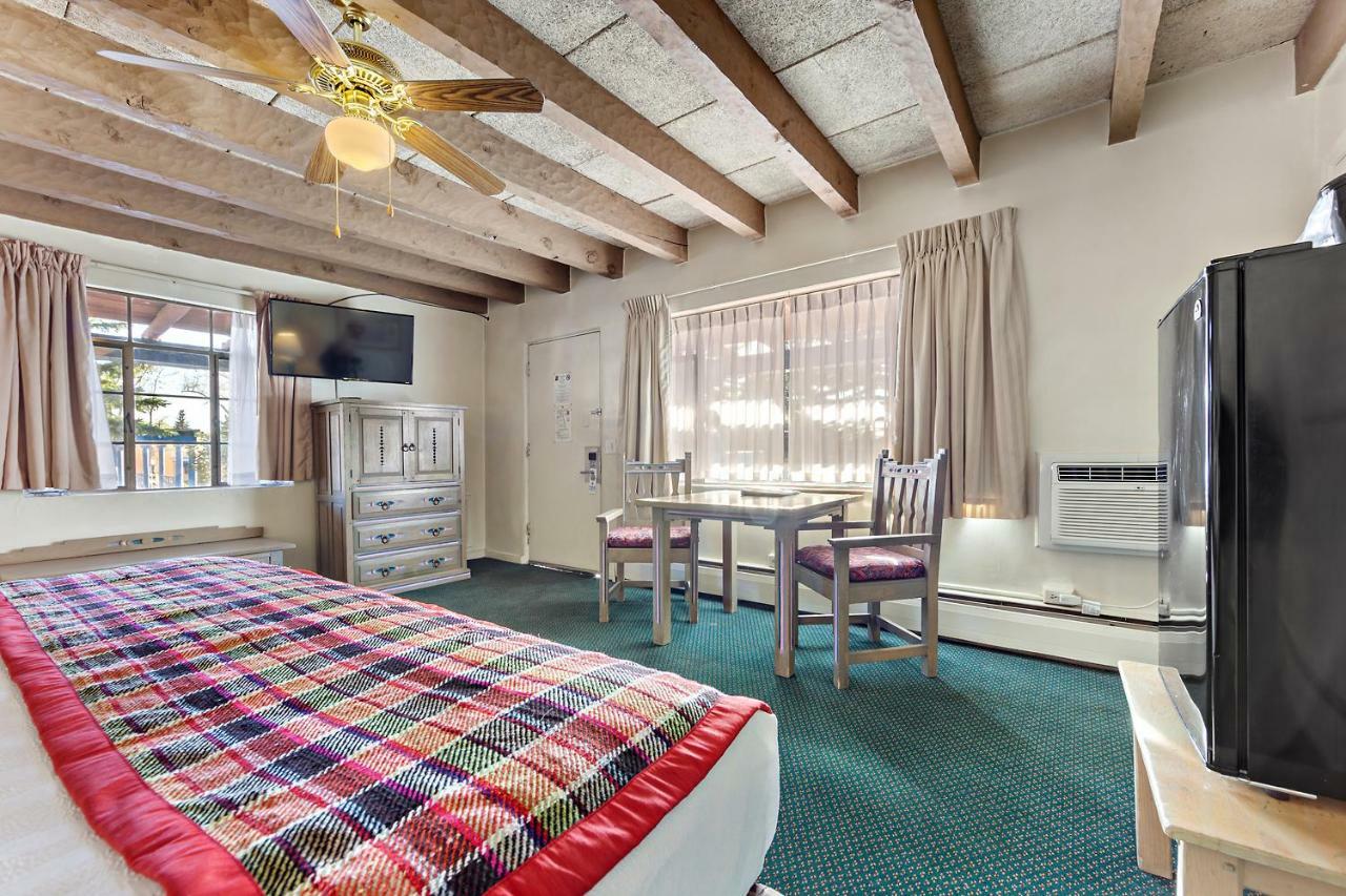Kachina Lodge Resort And Meeting Center タオス エクステリア 写真