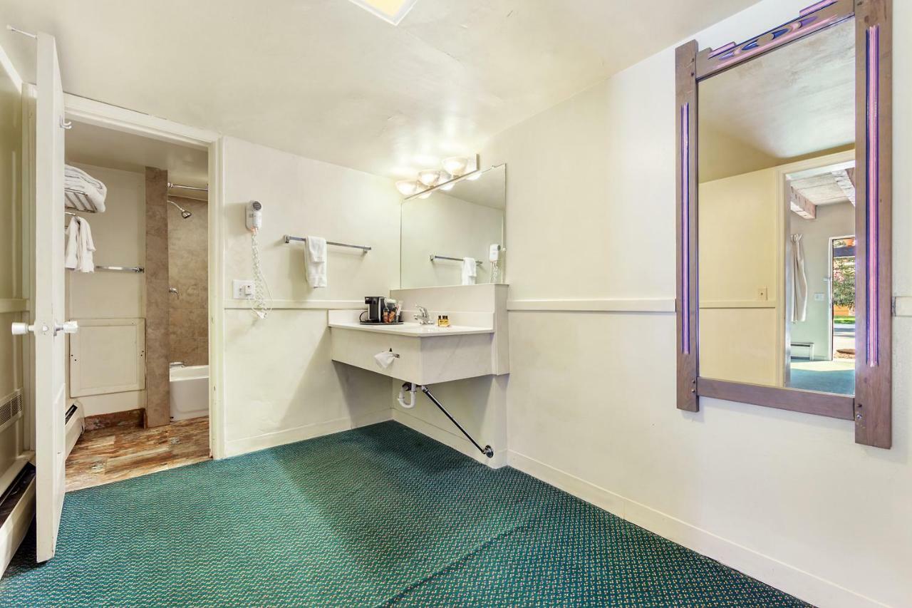 Kachina Lodge Resort And Meeting Center タオス エクステリア 写真